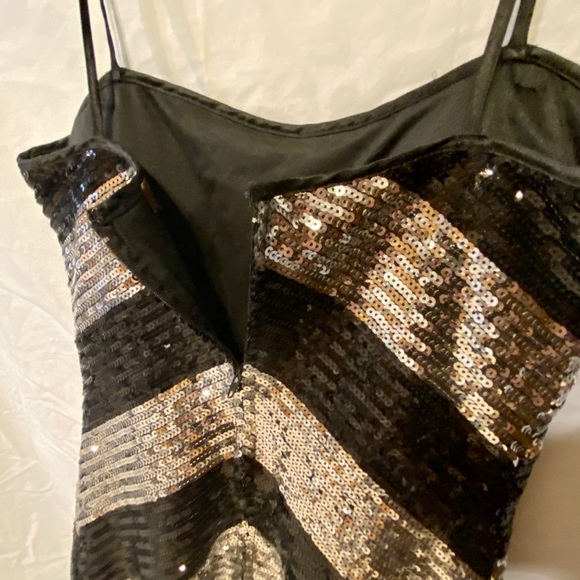 2/20 EUC Sequin Bodycon Stretchy Shiny Chevron Striped Mini Dress Sparkly NYE - Picture 7 of 12